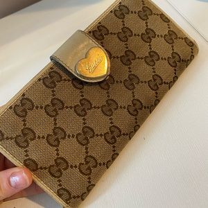 Gucci GG Monogram Heart Long Wallet💕